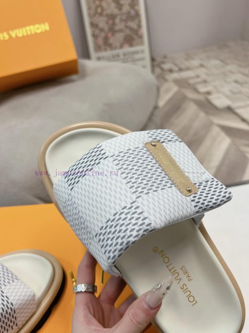 LV couple's flagship denim slippers are now available in hard goodsA high-end purchasing proi2ldpbg9 - Image 8