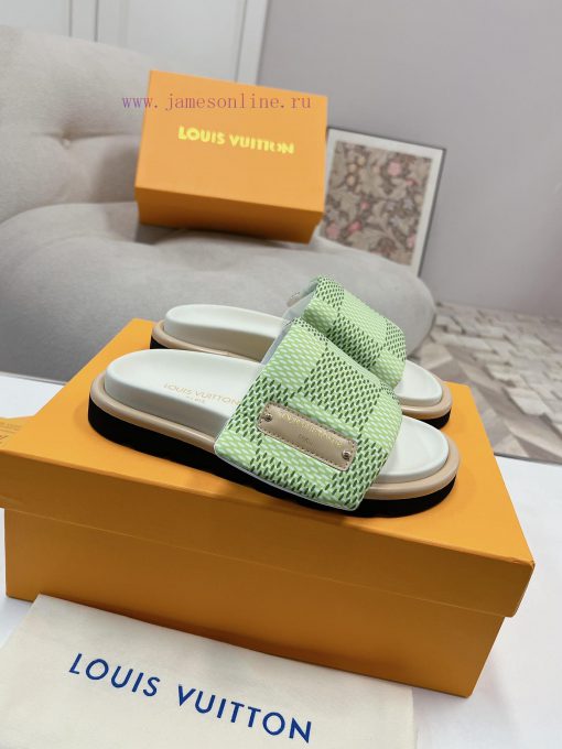 LV couple's flagship denim slippers are now available in hard goodsA high-end purchasing proutw738zf - Image 3