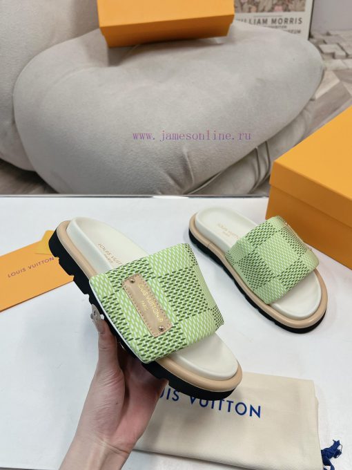 LV couple's flagship denim slippers are now available in hard goodsA high-end purchasing proutw738zf - Image 5