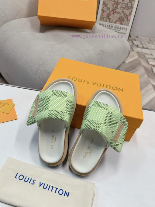 LV couple's flagship denim slippers are now available in hard goodsA high-end purchasing proutw738zf - Image 6