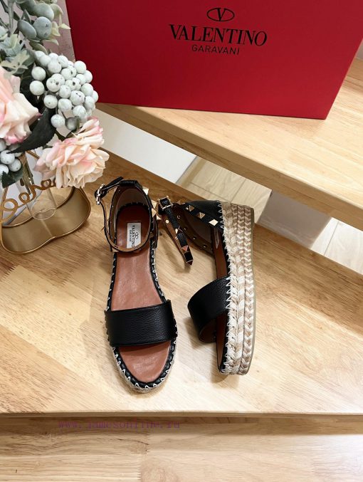 Valentino Garavani Lychee Leather Strap Wedge Sandals-Metal effect processing rivet decorati9cuvhmf2 - Image 3