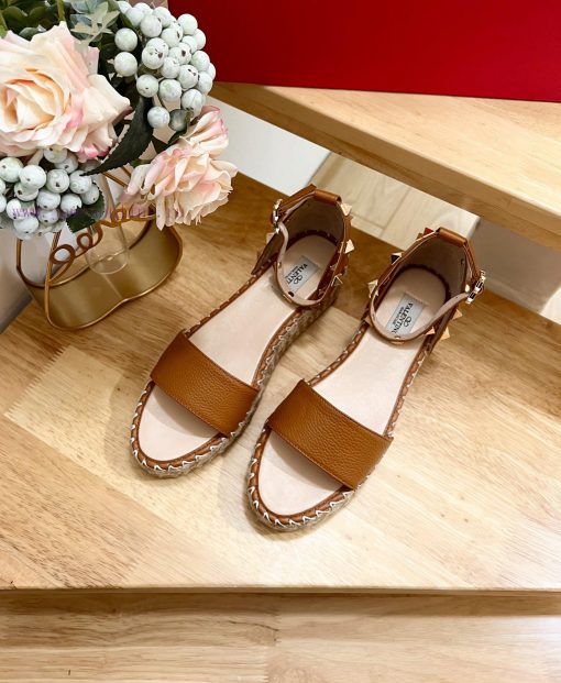 Valentino Garavani Lychee Leather Strap Wedge Sandals-Metal effect processing rivet decoratix6w4vveo - Image 5