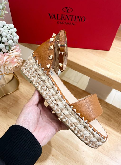 Valentino Garavani Lychee Leather Strap Wedge Sandals-Metal effect processing rivet decoratix6w4vveo - Image 7
