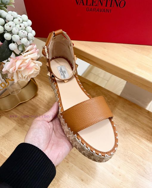 Valentino Garavani Lychee Leather Strap Wedge Sandals-Metal effect processing rivet decoratix6w4vveo - Image 8