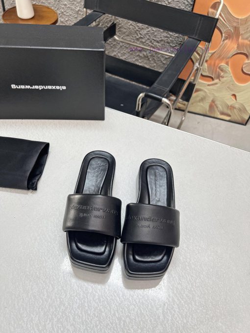 Alexander King 24's new thick soled slippers are a pair of shoes full of street feel, with todb5s9yw