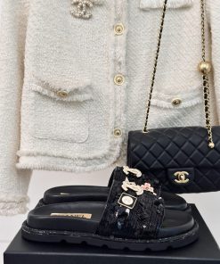 Chanel | Chanel 24P New ProductSparkling rhinestone double C lazy slippersThe shoe upper is 02e85nmj