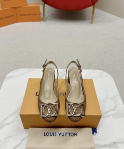 ️ Lv Single Shoe: This Urban Twist women's shoe provides a fashionable upgrade to the classirulgzcj7