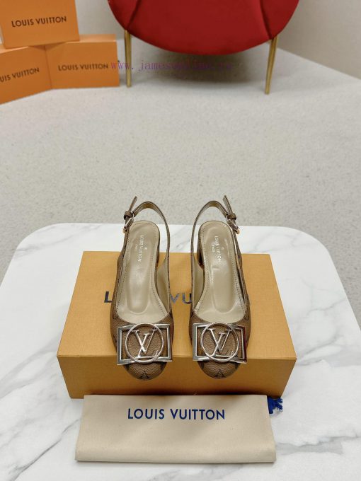 ️ Lv Single Shoe: This Urban Twist women's shoe provides a fashionable upgrade to the classirulgzcj7