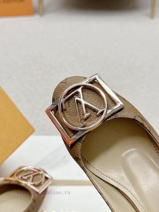️ Lv Single Shoe: This Urban Twist women's shoe provides a fashionable upgrade to the classirulgzcj7 - Image 5