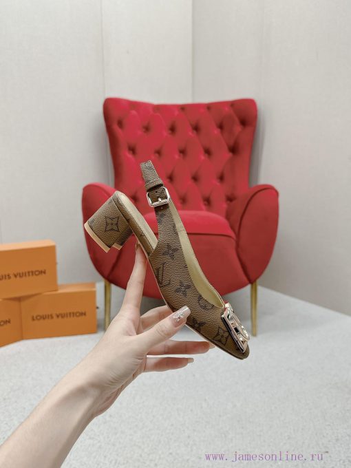 ️ Lv Single Shoe: This Urban Twist women's shoe provides a fashionable upgrade to the classirulgzcj7 - Image 6