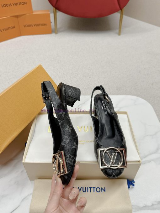 ️ Lv Single Shoe: This Urban Twist women's shoe provides a fashionable upgrade to the classi1gbkcofa - Image 7