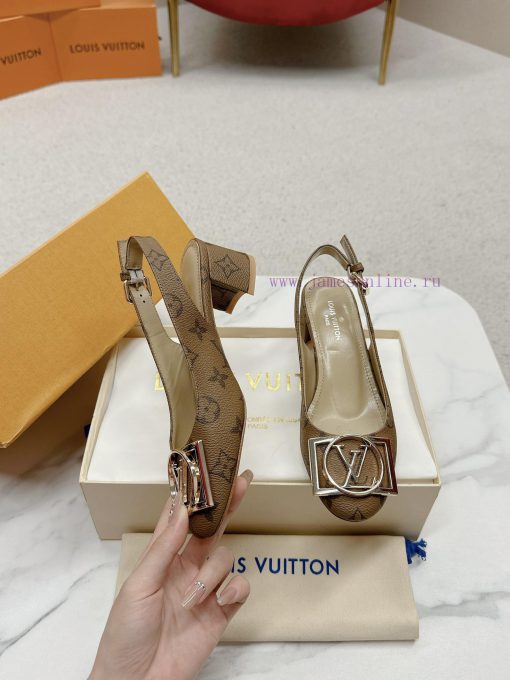 ️ Lv Single Shoe: This Urban Twist women's shoe provides a fashionable upgrade to the classirulgzcj7 - Image 8