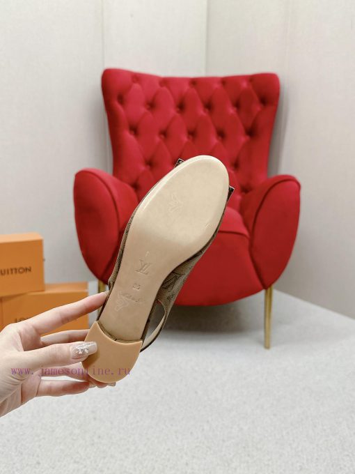 ️ Lv Single Shoe: This Urban Twist women's shoe provides a fashionable upgrade to the classirulgzcj7 - Image 10