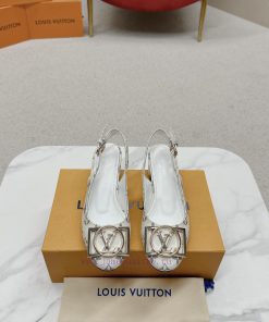 ️ Lv Single Shoe: This Urban Twist women's shoe provides a fashionable upgrade to the classimof1rih3