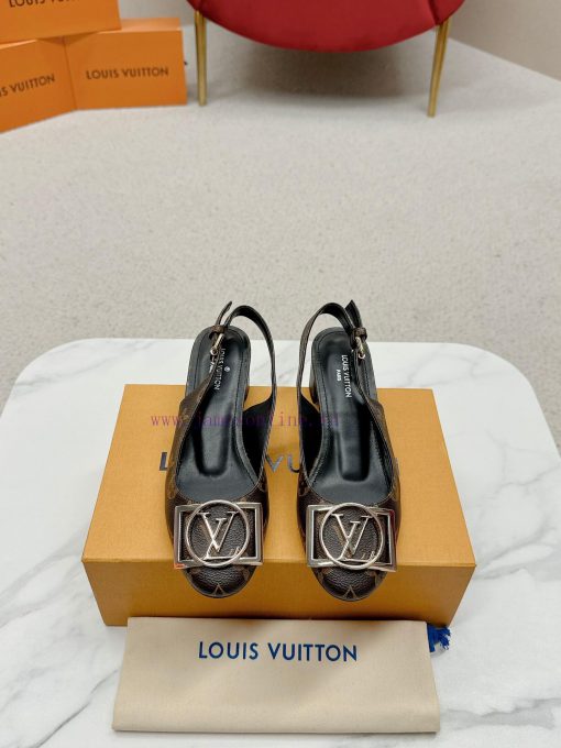️ Lv Single Shoe: This Urban Twist women's shoe provides a fashionable upgrade to the classi2zeyaieu - Image 2