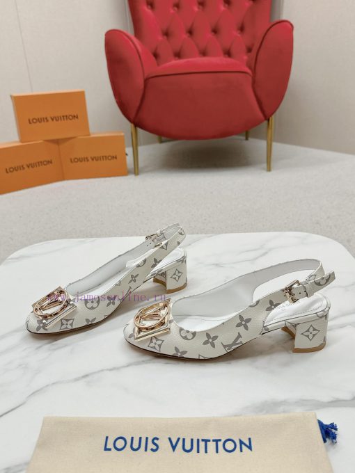 ️ Lv Single Shoe: This Urban Twist women's shoe provides a fashionable upgrade to the classimof1rih3 - Image 4