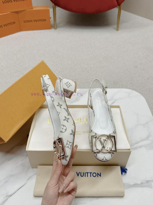 ️ Lv Single Shoe: This Urban Twist women's shoe provides a fashionable upgrade to the classimof1rih3 - Image 5