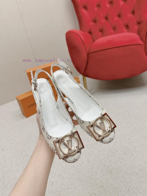 ️ Lv Single Shoe: This Urban Twist women's shoe provides a fashionable upgrade to the classimof1rih3 - Image 6