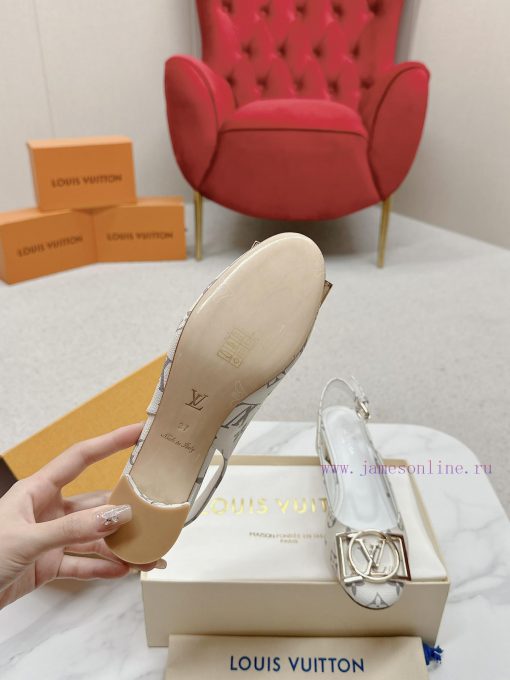 ️ Lv Single Shoe: This Urban Twist women's shoe provides a fashionable upgrade to the classimof1rih3 - Image 10