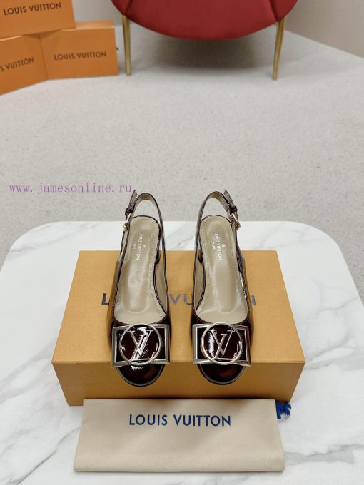 ️ Lv Single Shoe: This Urban Twist women's shoe provides a fashionable upgrade to the classik8mzvlb0 - Image 2