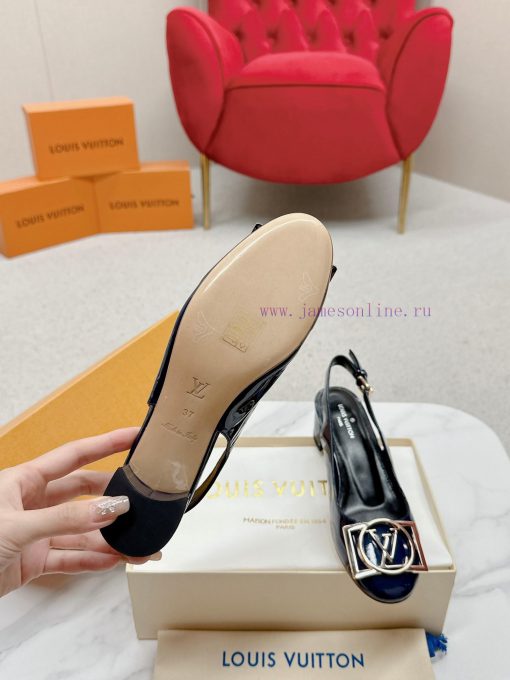 ️ Lv Single Shoe: This Urban Twist women's shoe provides a fashionable upgrade to the classiw0m2za8h - Image 8