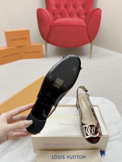 ️ Lv Single Shoe: This Urban Twist women's shoe provides a fashionable upgrade to the classik8mzvlb0 - Image 10