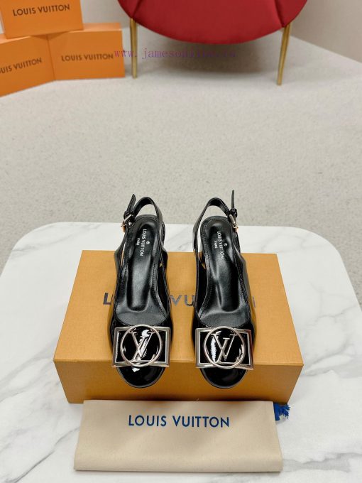 ️ Lv Single Shoe: This Urban Twist women's shoe provides a fashionable upgrade to the classiczmkifa3 - Image 2