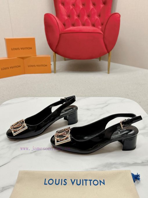️ Lv Single Shoe: This Urban Twist women's shoe provides a fashionable upgrade to the classiczmkifa3 - Image 4