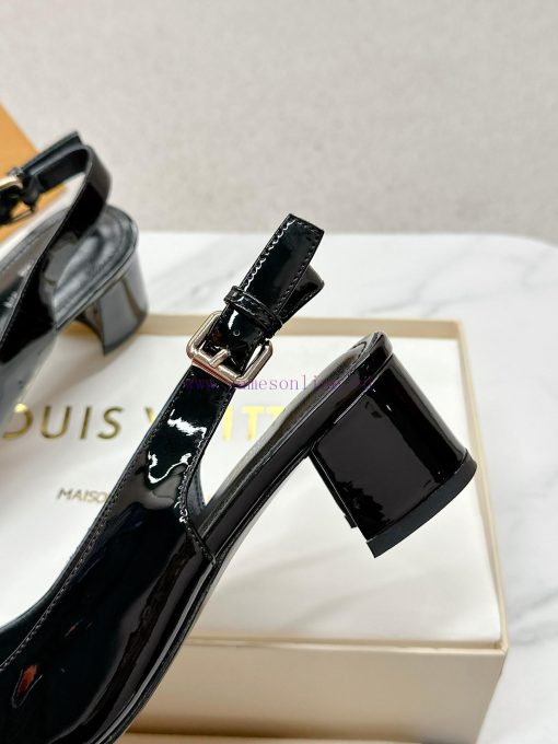 ️ Lv Single Shoe: This Urban Twist women's shoe provides a fashionable upgrade to the classiczmkifa3 - Image 8