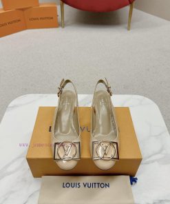 ️ Lv Single Shoe: This Urban Twist women's shoe provides a fashionable upgrade to the classiefchyd7i