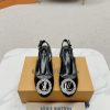 ️ Lv Single Shoe: This Urban Twist women's shoe provides a fashionable upgrade to the classicmkriw33