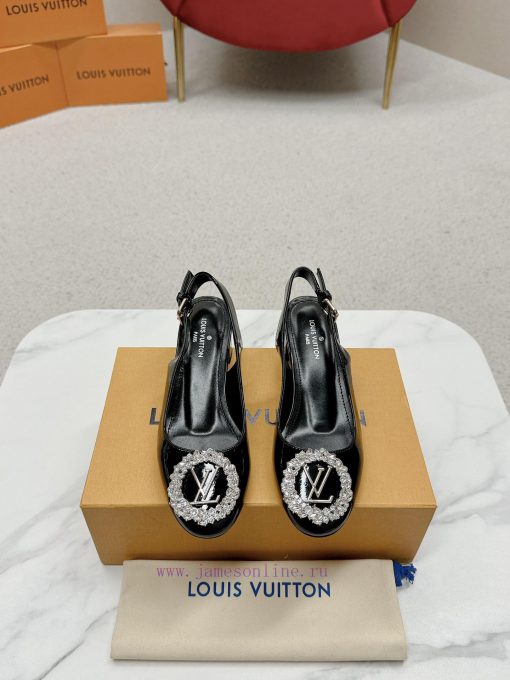 ️ Lv Single Shoe: This Urban Twist women's shoe provides a fashionable upgrade to the classicmkriw33 - Image 2