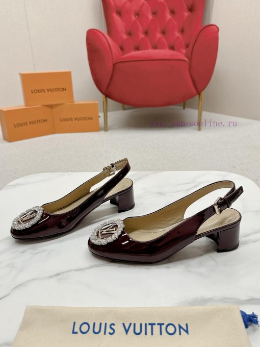 ️ Lv Single Shoe: This Urban Twist women's shoe provides a fashionable upgrade to the classi82ruvzbp - Image 4