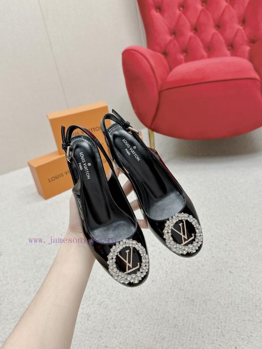 ️ Lv Single Shoe: This Urban Twist women's shoe provides a fashionable upgrade to the classicmkriw33 - Image 6