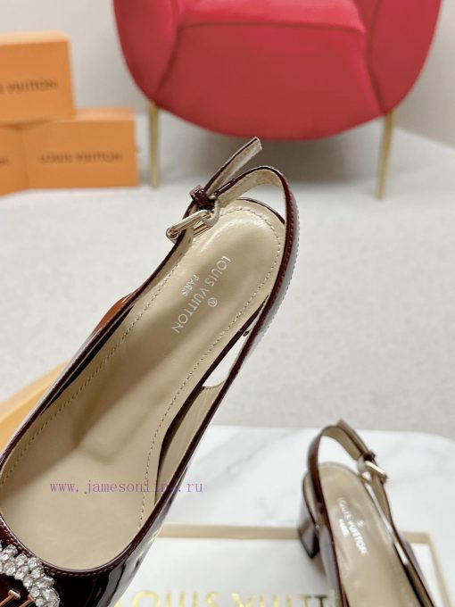 ️ Lv Single Shoe: This Urban Twist women's shoe provides a fashionable upgrade to the classi82ruvzbp - Image 7