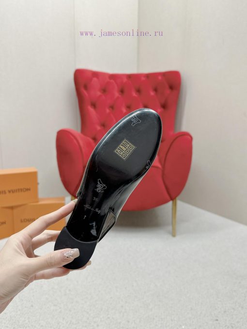 ️ Lv Single Shoe: This Urban Twist women's shoe provides a fashionable upgrade to the classicmkriw33 - Image 10