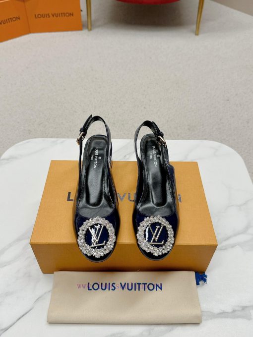 ️ Lv Single Shoe: This Urban Twist women's shoe provides a fashionable upgrade to the classife38itt4 - Image 2