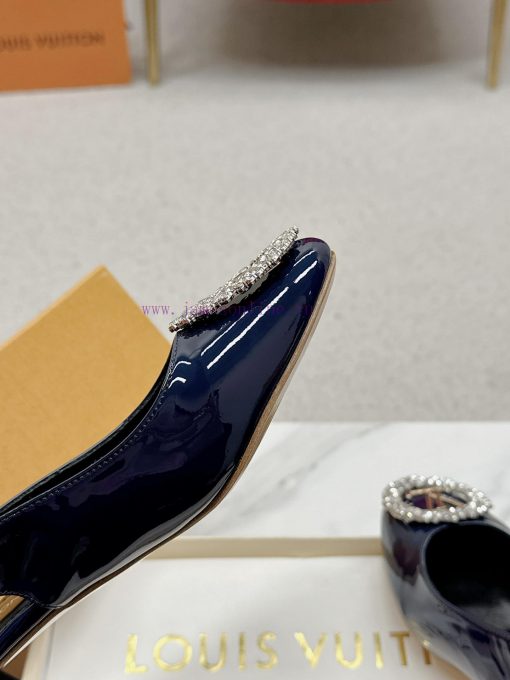️ Lv Single Shoe: This Urban Twist women's shoe provides a fashionable upgrade to the classife38itt4 - Image 5