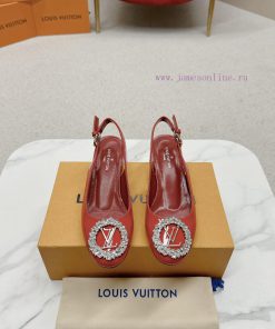 ️ Lv Single Shoe: This Urban Twist women's shoe provides a fashionable upgrade to the classincoq0gq7