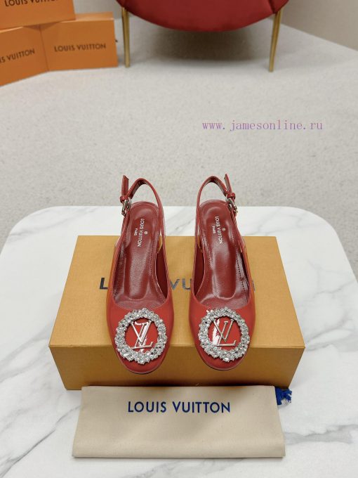 ️ Lv Single Shoe: This Urban Twist women's shoe provides a fashionable upgrade to the classincoq0gq7
