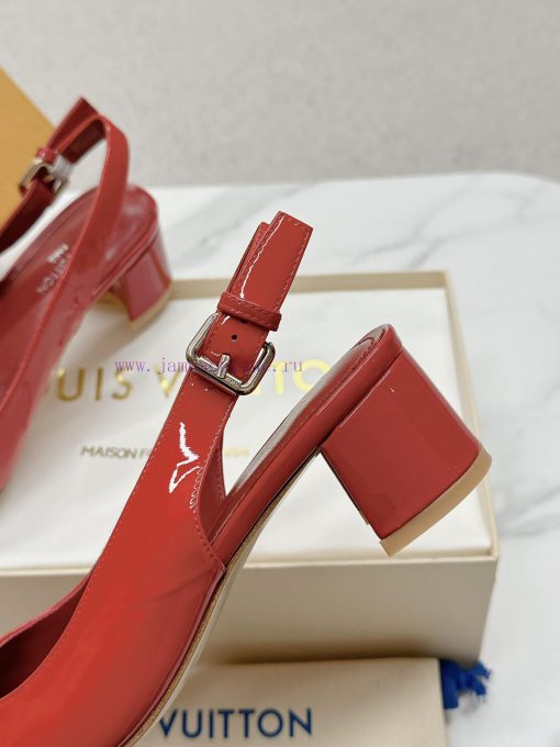 ️ Lv Single Shoe: This Urban Twist women's shoe provides a fashionable upgrade to the classincoq0gq7 - Image 5