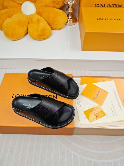 L. V | Luweideng 24 𝐬𝐬🧡 2024 Early Spring New Top Model ️Featuring classic slippers and hardobuf6q5t - Image 2
