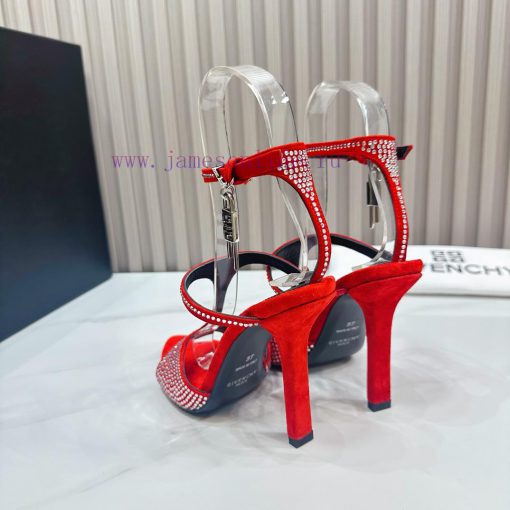 2024 SSS launches GIVENCHY spring/summer collection - the brand's iconic retro elegance contx2mr9j32 - Image 9