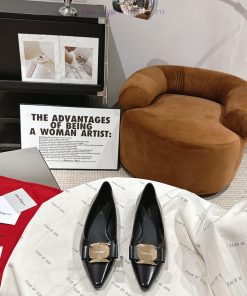 Ferragamo 24 Early Spring Collection New ProductsThe smooth lines of the shoe make it incred1iw96qf1