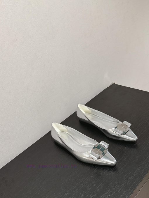 Ferragamo 24 Early Spring Collection New ProductsThe smooth lines of the shoe make it incred8gjbyicg - Image 8