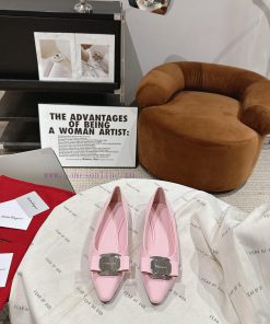 Ferragamo 24 Early Spring Collection New ProductsThe smooth lines of the shoe make it incred4n1qq00p
