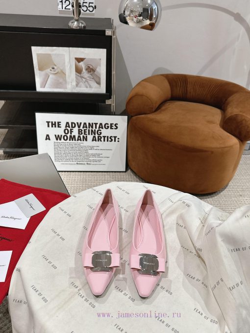 Ferragamo 24 Early Spring Collection New ProductsThe smooth lines of the shoe make it incred4n1qq00p - Image 2