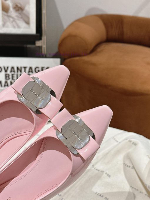 Ferragamo 24 Early Spring Collection New ProductsThe smooth lines of the shoe make it incred4n1qq00p - Image 5