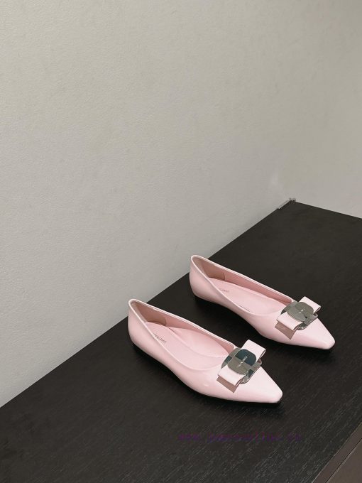 Ferragamo 24 Early Spring Collection New ProductsThe smooth lines of the shoe make it incred4n1qq00p - Image 8