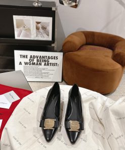 Ferragamo 24 Early Spring Collection New ProductsThe smooth lines of the shoe make it incredvgr3kw6c